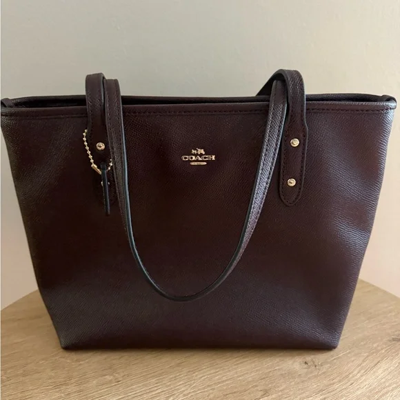 Coach Deep Burgundy Red Leather Tote Bag with Structured Design - Picture 2 of 9